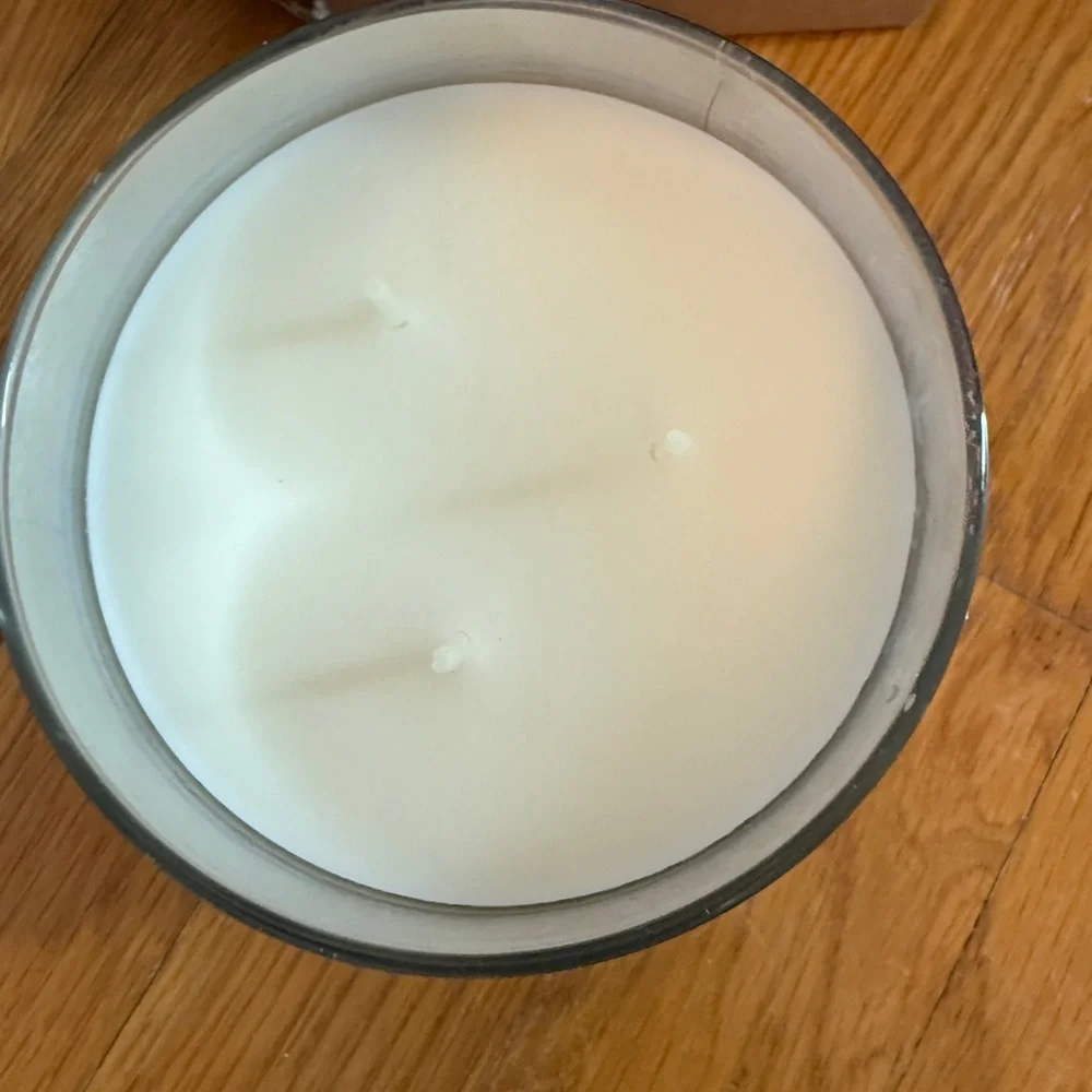 Bath & Body Works CRANBERRY EUCALYPTUS 🦌 Scented 3 Wick Candle DELICIOUS New 1 - Picture 2 of 3